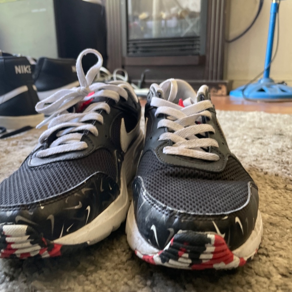 Nike - Picture 2 of 5